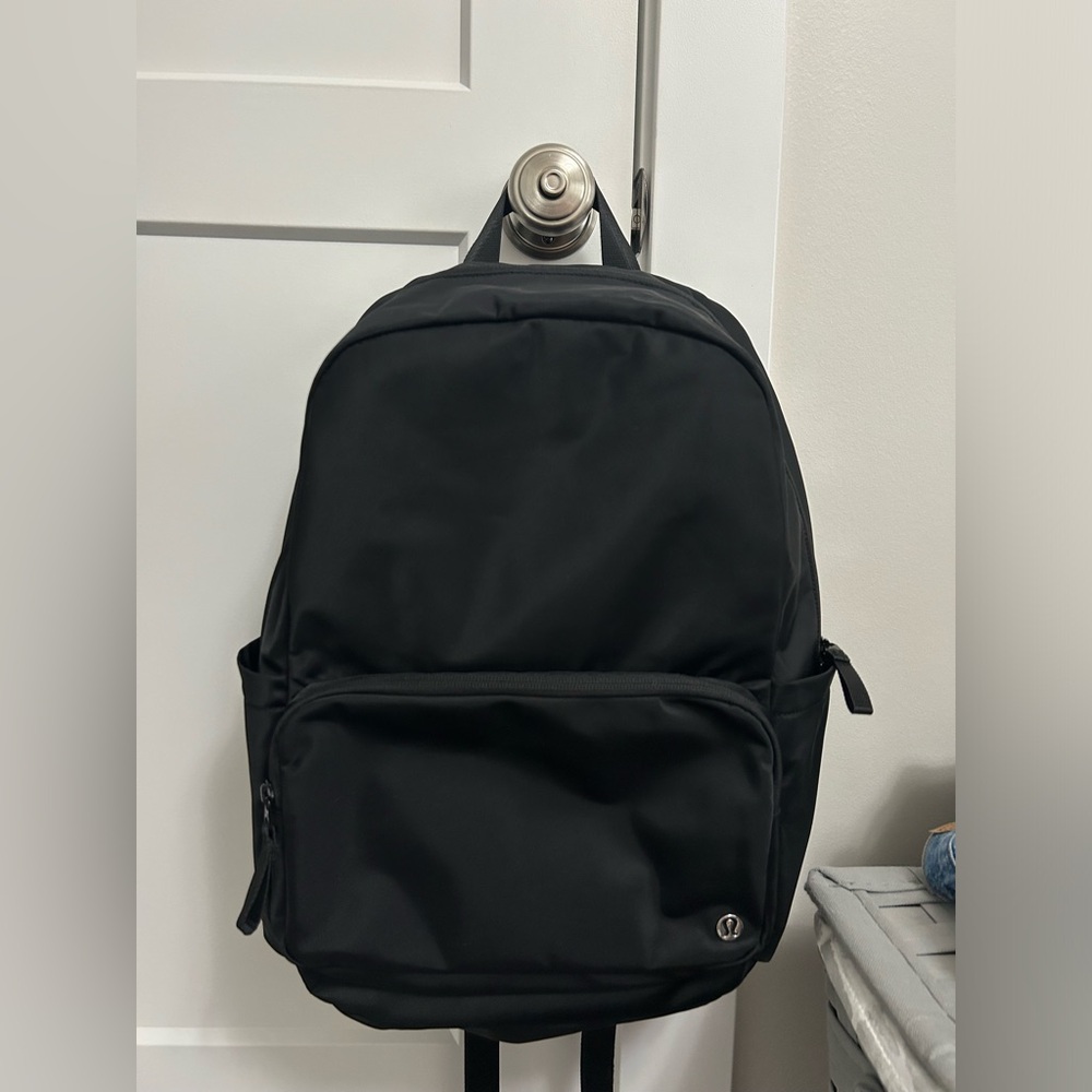 Lululemon Everywhere Backpack 22L